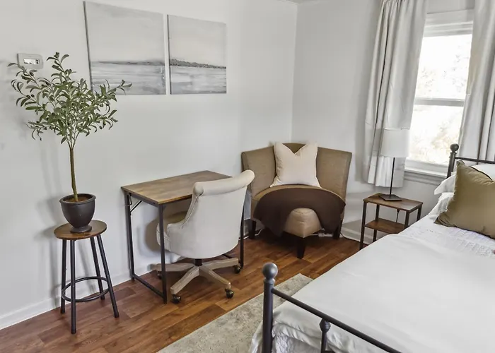 Large Private Apartment Lockport