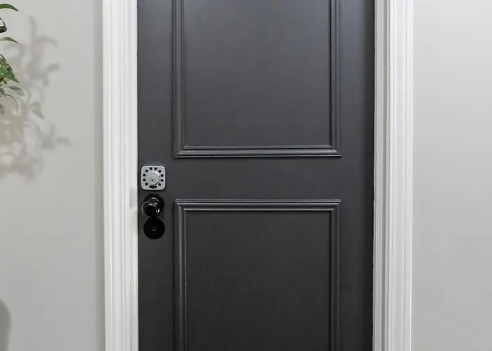 Large Private Apartment *